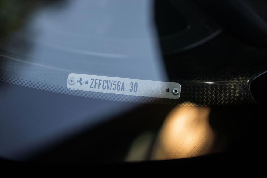 Детали интерьера Ferrari Enzo 2003 года  (фото 75 из 92)